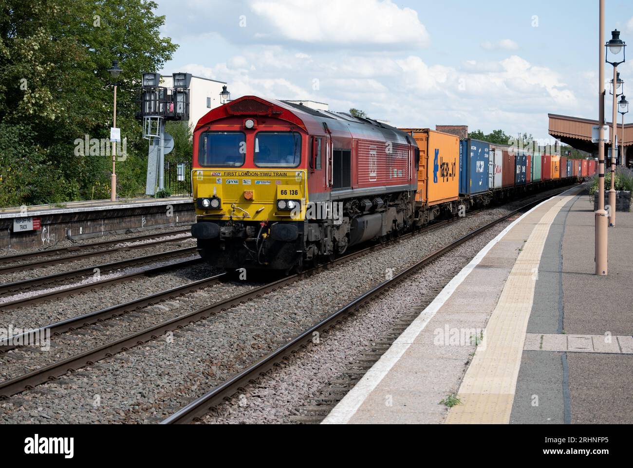 DB class 66 diesel locomotive No. 66136 pulling a freightliner train at ...