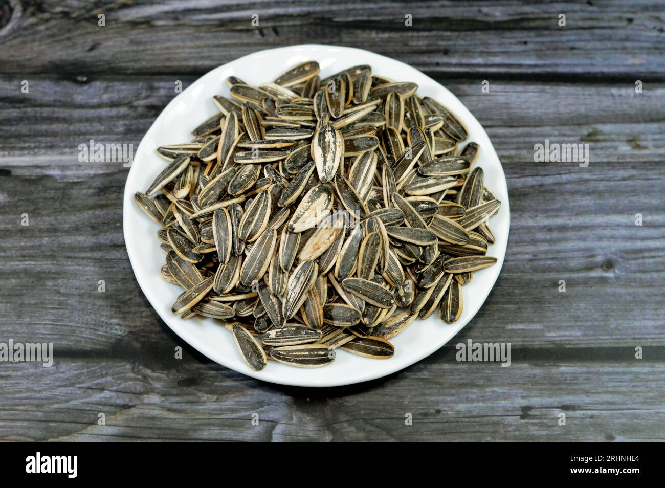 seeds of the sunflower (Helianthus annuus), Types are linoleic, high