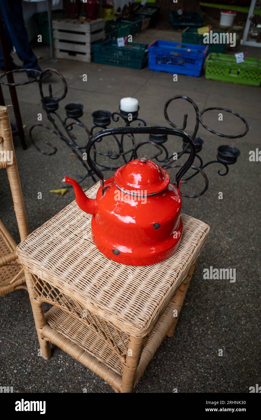 https://c8.alamy.com/comp/2RHNK30/vintage-red-enamel-teapot-for-sale-2RHNK30.jpg