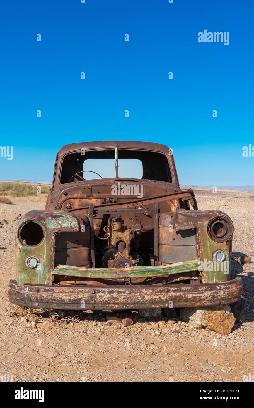 Skeleton in abandoned car hi-res stock photography and images - Alamy