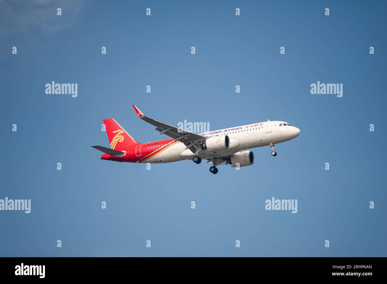 26.07.2023, Singapore, Republic of Singapore, Asia - A Shenzhen Airlines Airbus A320 Neo passenger aircraft approaches Changi Airport for landing. Stock Photo