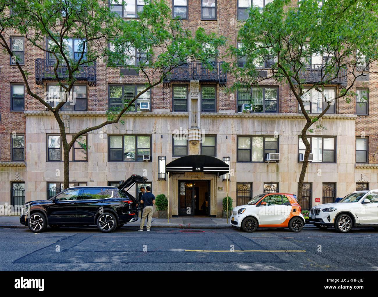 424 East 52nd Street is one of six Emery Roth-designed apartment ...