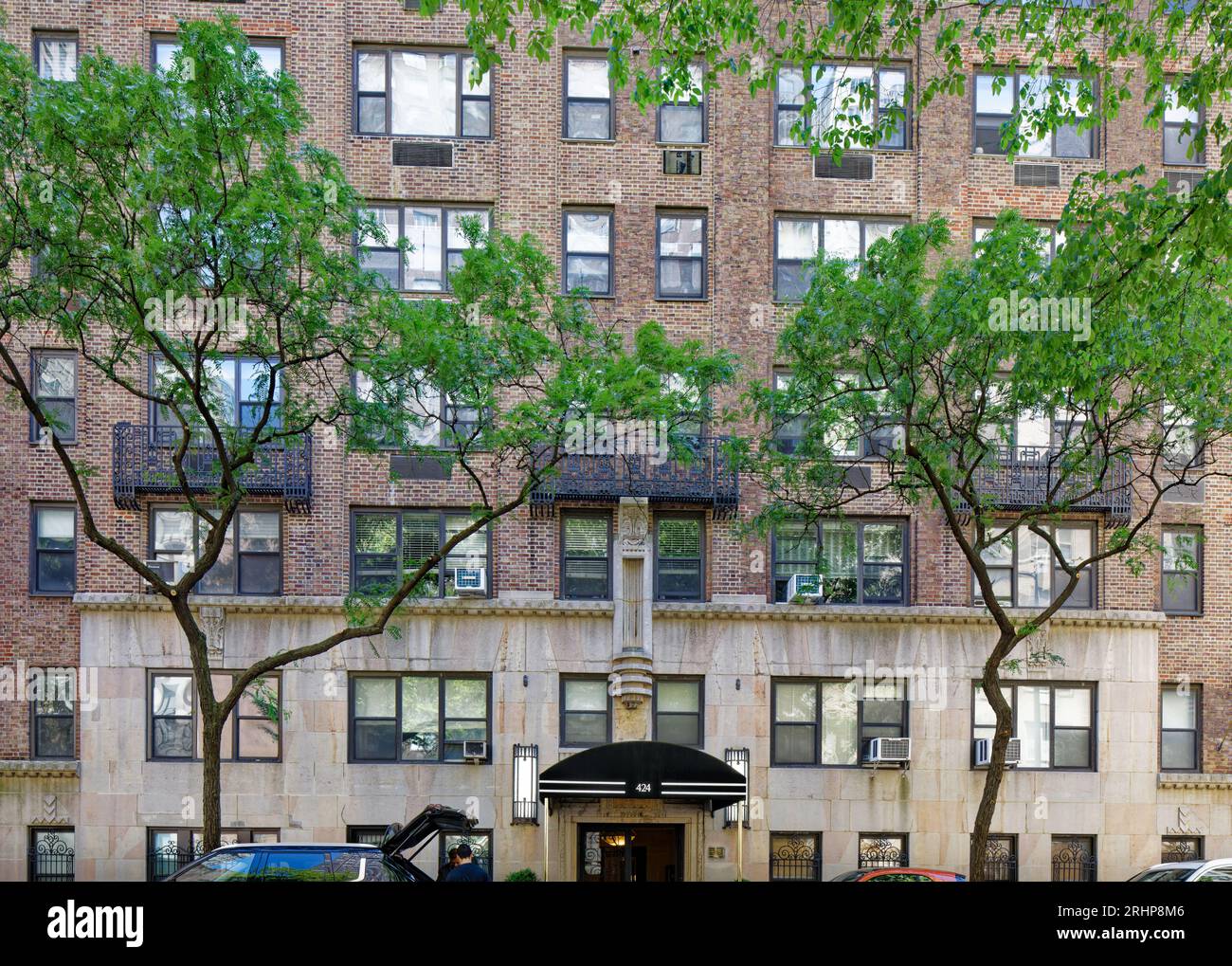 424 East 52nd Street is one of six Emery Rothdesigned apartment