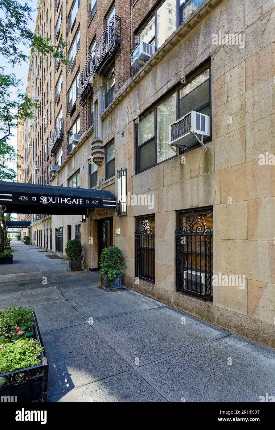 424 East 52nd Street is one of six Emery Rothdesigned apartment