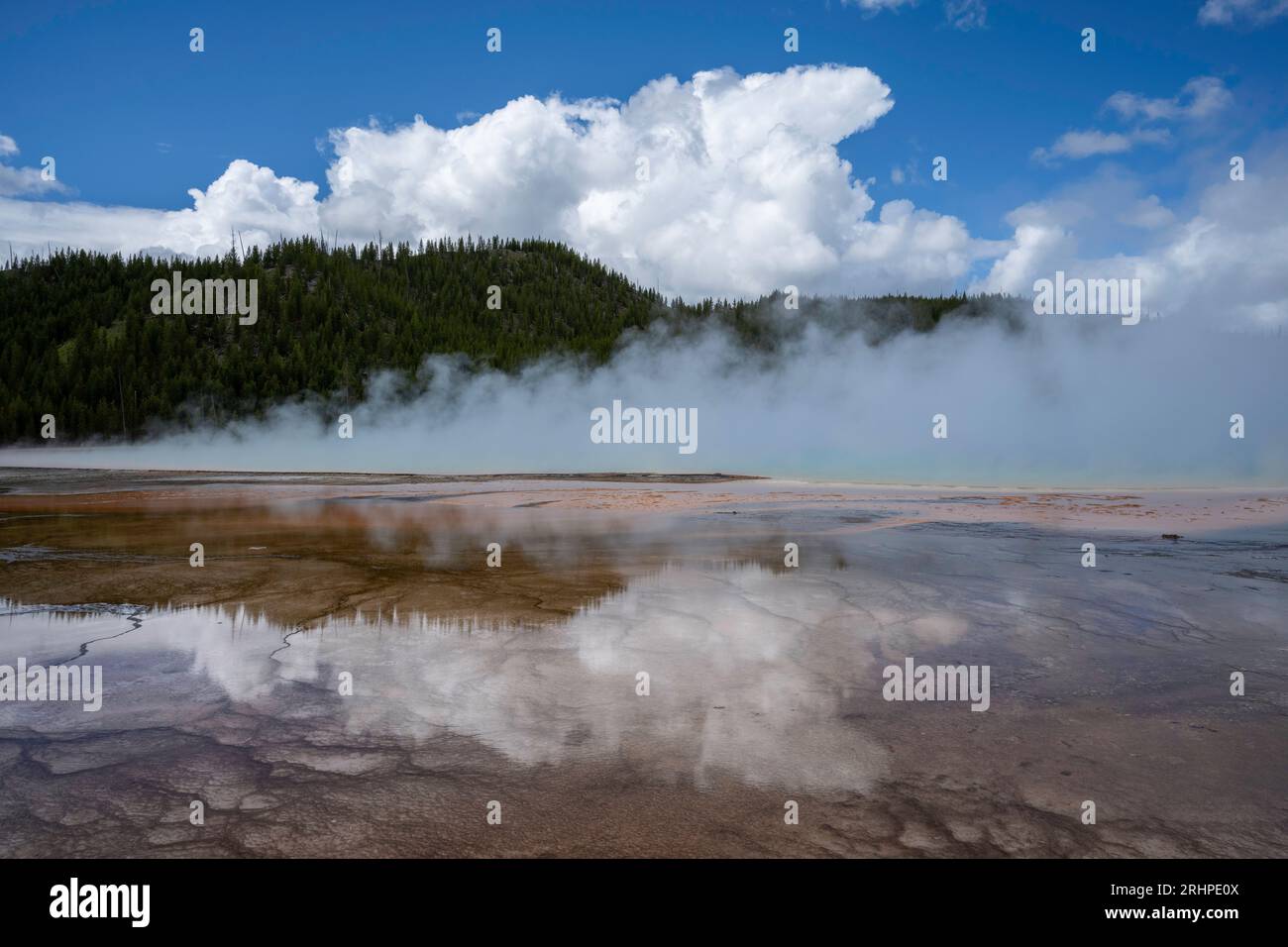 Excelsior Geyser Crater.  Grand Prismatic Spring at Yellowstone’s Midway Geyser Basin. Wyoming, USA Stock Photo