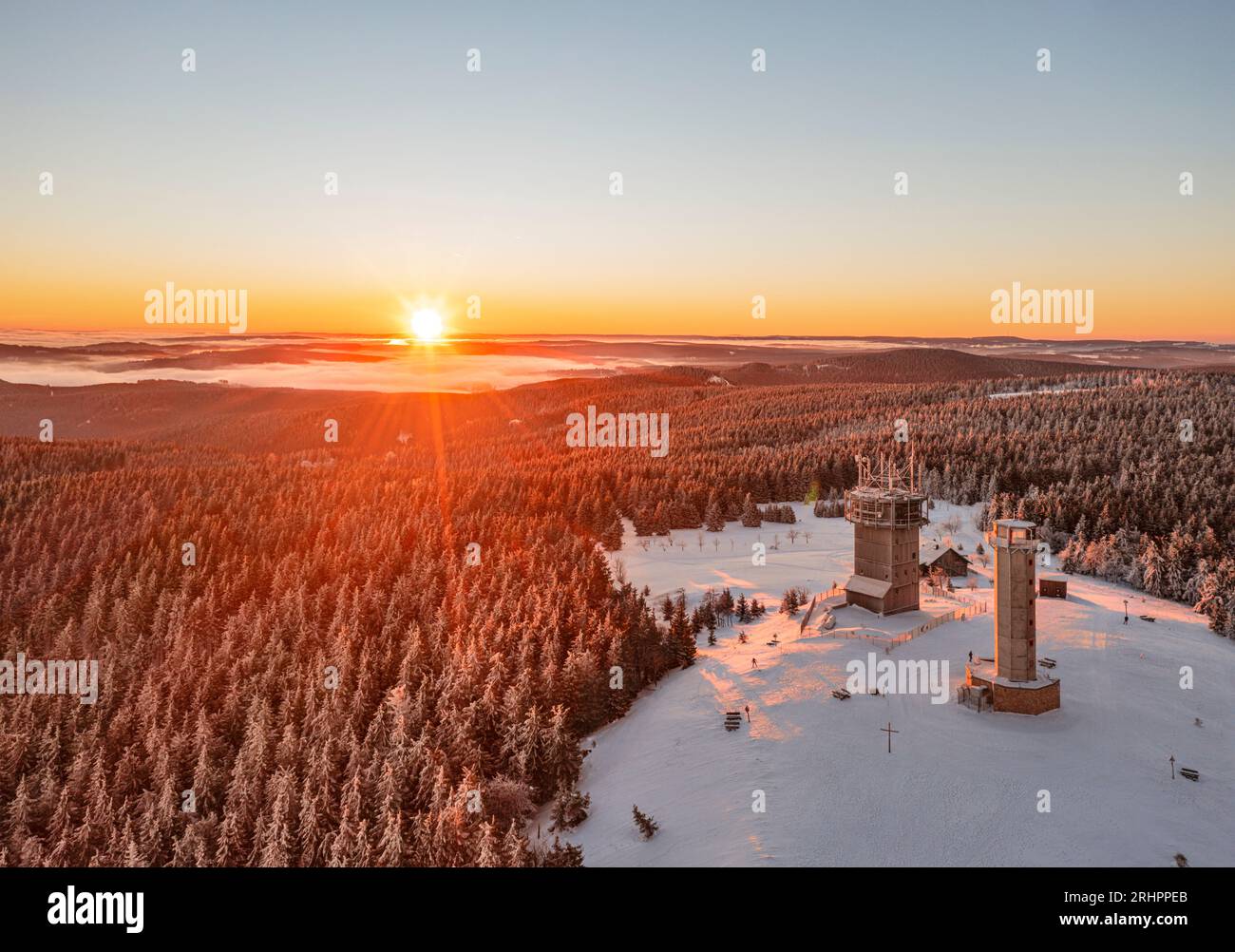 Germany, Thuringia, Suhl, Gehlberg, Schneekopf (second highest mountain of Thuringian Forest), observation and climbing tower, telecommunication tower, New Gehlberg Hut, forest, mountains, snow, sunrise, overview, backlight Stock Photo