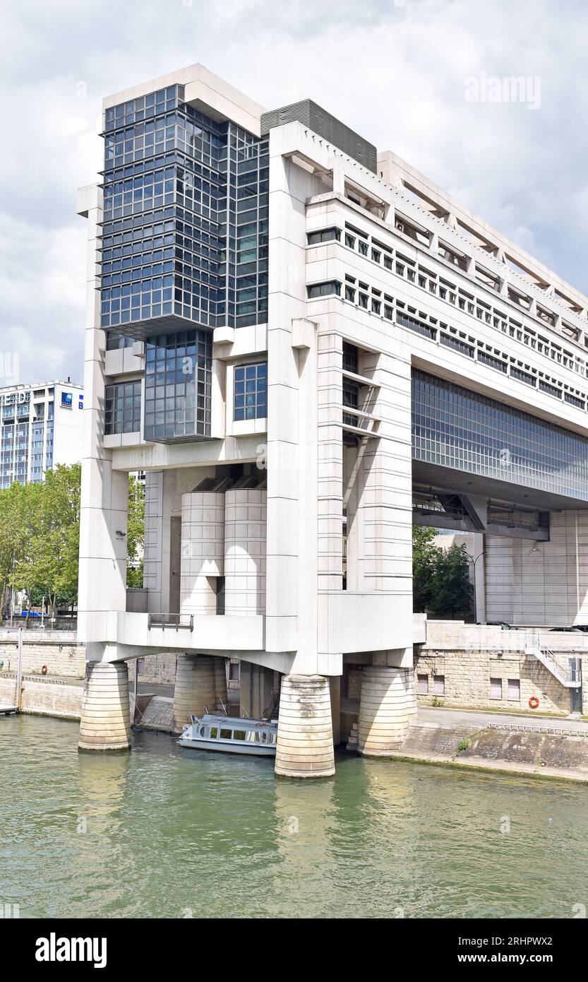 The massive Ministère des Finances et de l’Economie, built 1982-9, a ...