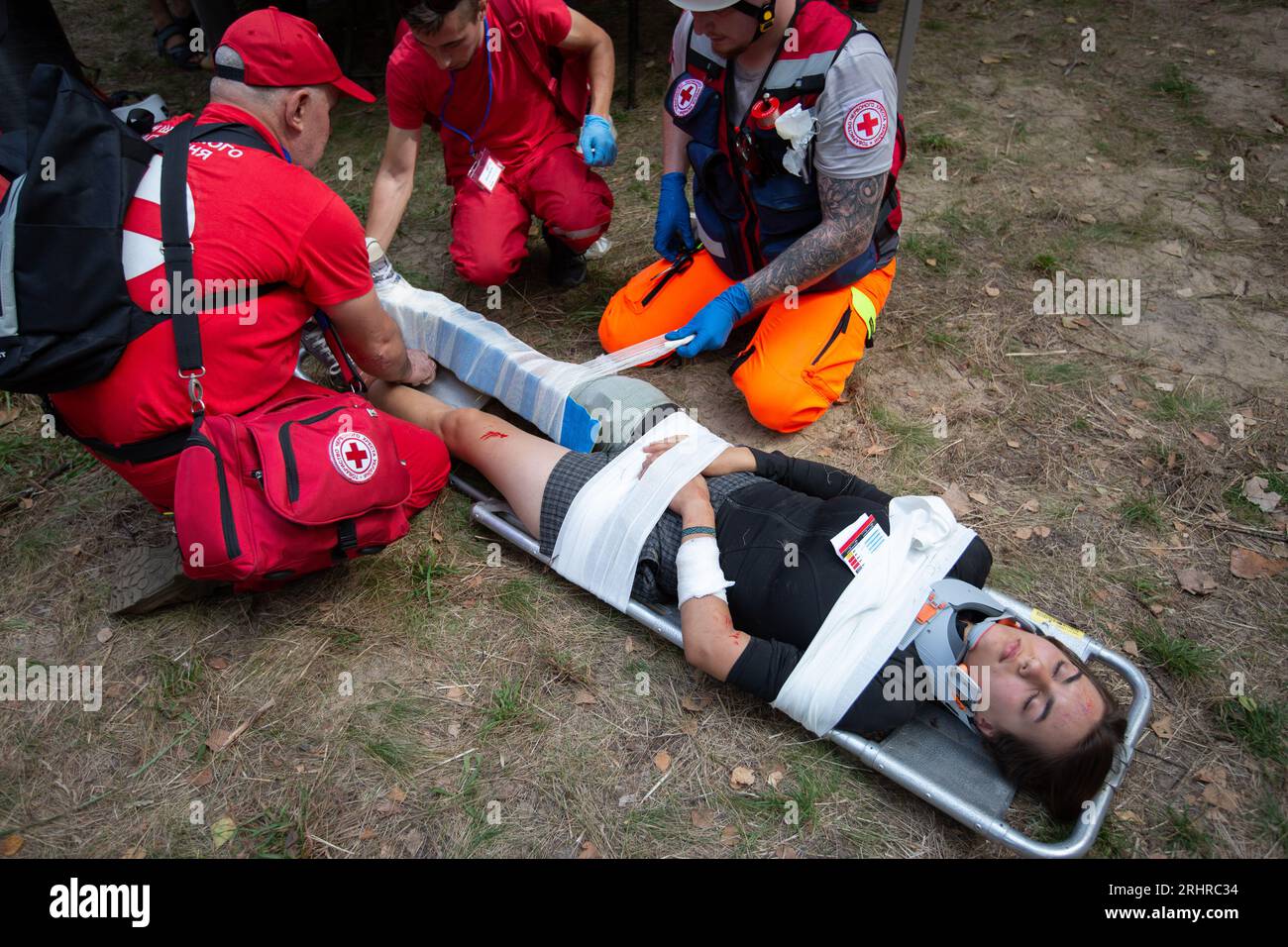 Kozyn, Ukraine. 18th Aug, 2023. Paramedics train to provide first aid ...