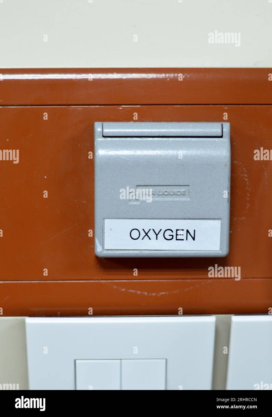 Oxygen medical gas outlet, central line for hospitals and emergency