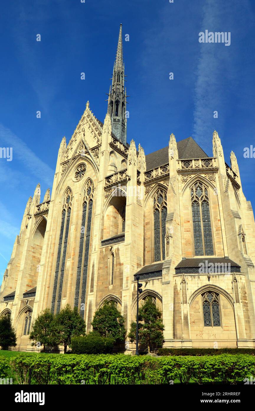 The stone Heinz Memorial Chapel stands on the campus of the University of Pittsburgh in Pennsylvania Stock Photo
