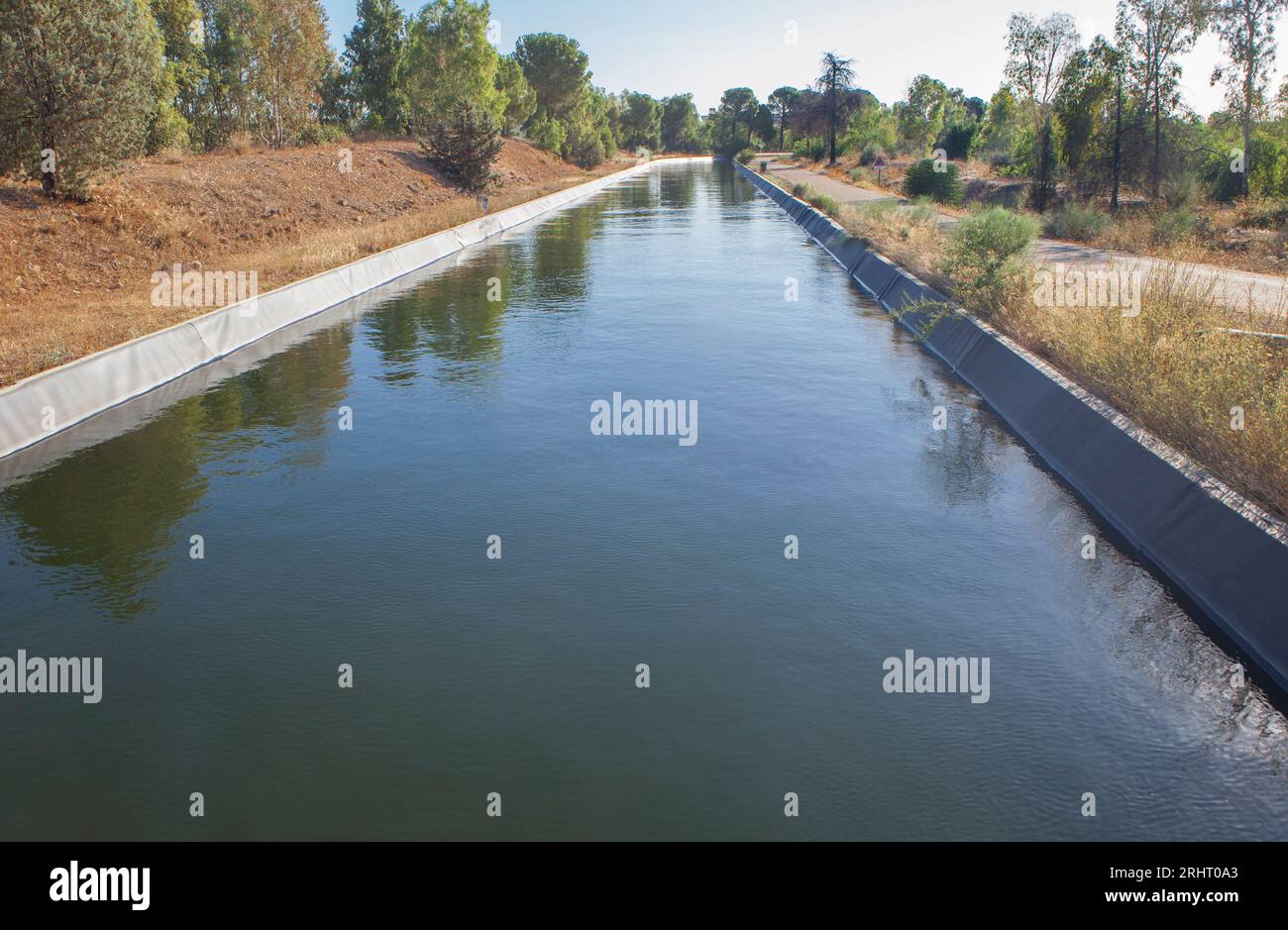 Orellana Irrigation canal crossing Vegas Altas del Guadiana, Badajoz, Extremadura, Spain Stock Photo