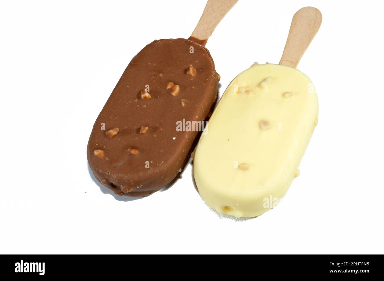 Rich vanilla flavored ice creams in cracking brown and white milk chocolate and roasted almond, Vanilla ice cream sticks coated and covered with a lay Stock Photo