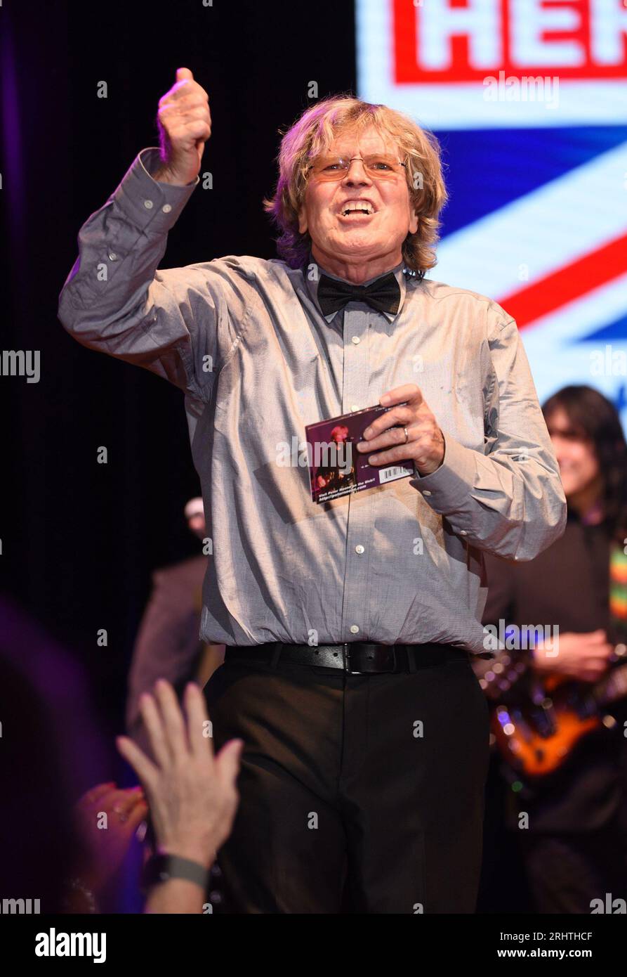 Hiawassee, GA, USA. 18th Aug, 2023. Peter Noone on stage for Peter Noone in Concert at Georgia Mountain Fairgrounds, Anderson Music Hall, Hiawassee, GA August 18, 2023. Credit: Derek Storm/Everett Collection/Alamy Live News Stock Photo