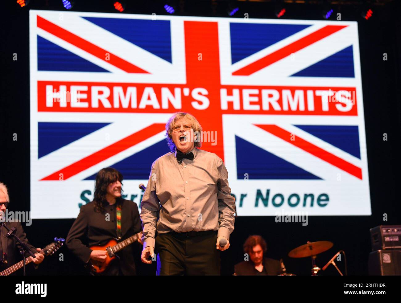 Hiawassee, GA, USA. 18th Aug, 2023. Peter Noone on stage for Peter Noone in Concert at Georgia Mountain Fairgrounds, Anderson Music Hall, Hiawassee, GA August 18, 2023. Credit: Derek Storm/Everett Collection/Alamy Live News Stock Photo