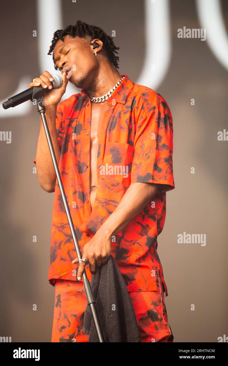 London, UK. 18th Aug, 2023. 18th August 2023  London UK Lucky Daye performance  at All Points East Music Festival Day 1 Credit: glamourstock/Alamy Live News Stock Photo