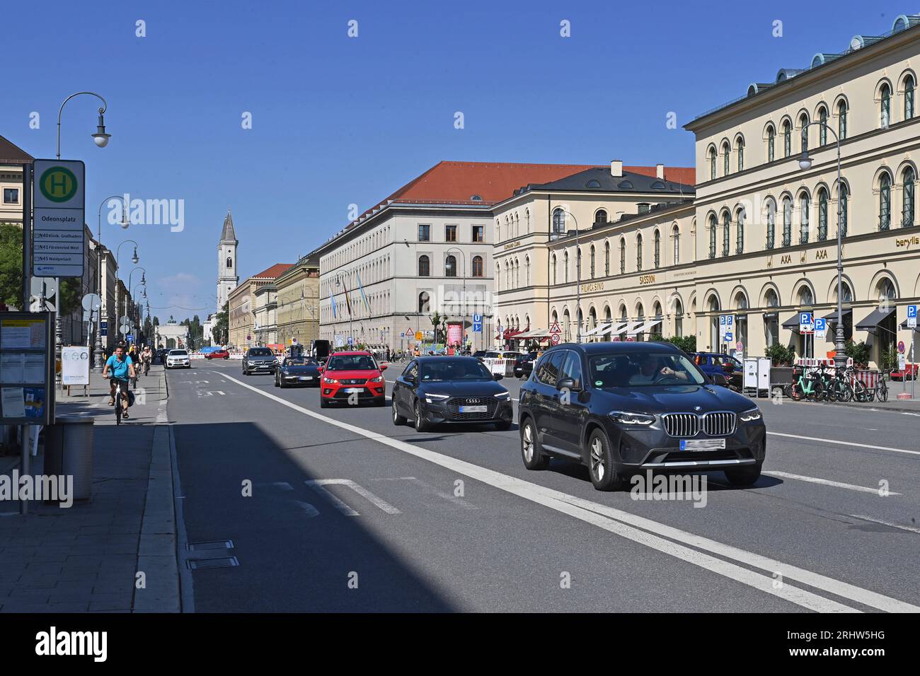 munich-deutschland-18th-aug-2023-view-from-odeonsplatz-into