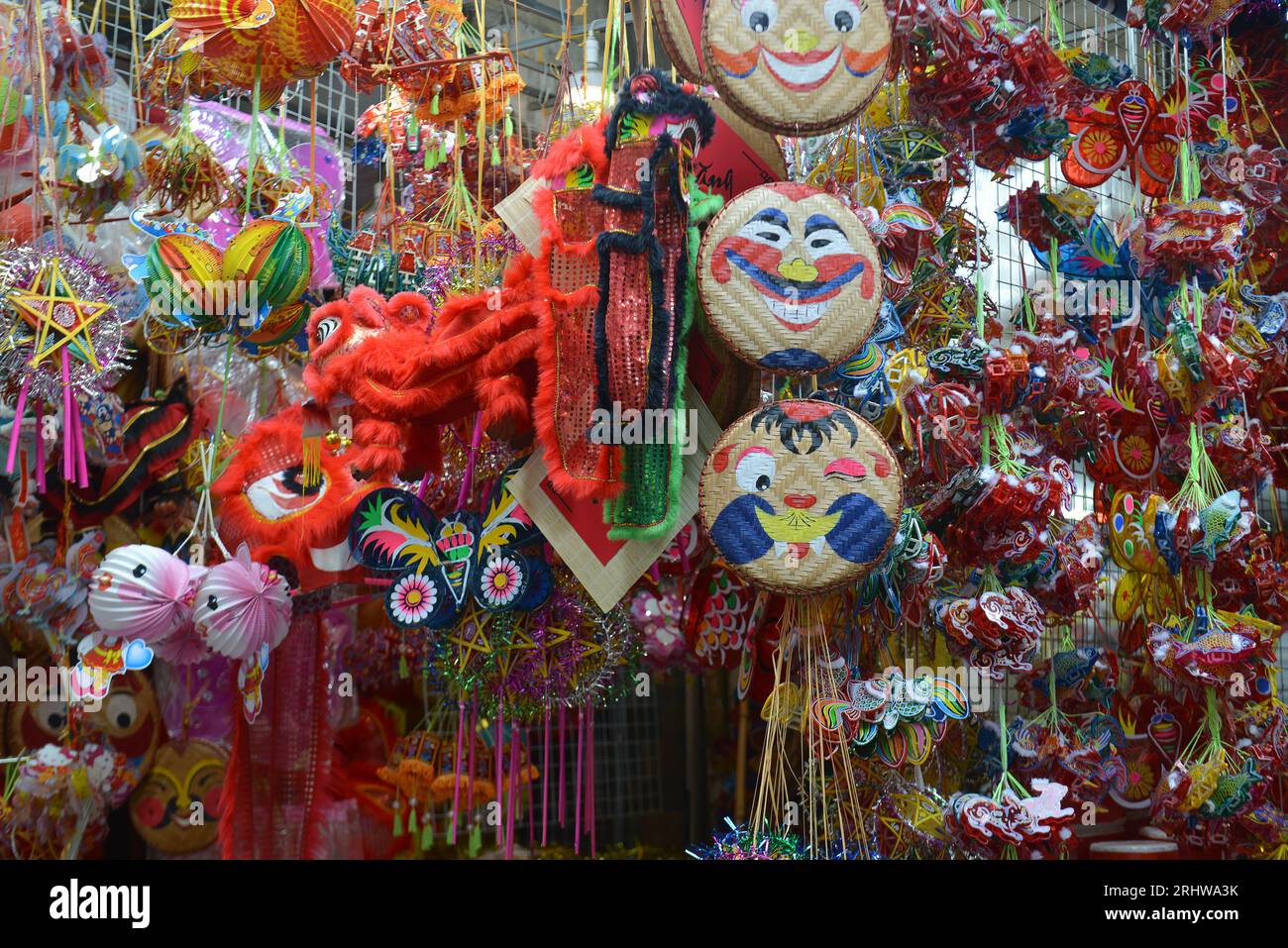 On the Mid-Autumn Festival, Vietnamese and foreign tourists come to Hang Ma Street to enjoy event. Trung thu, phố Hàng Mã. 中秋节 Stock Photo