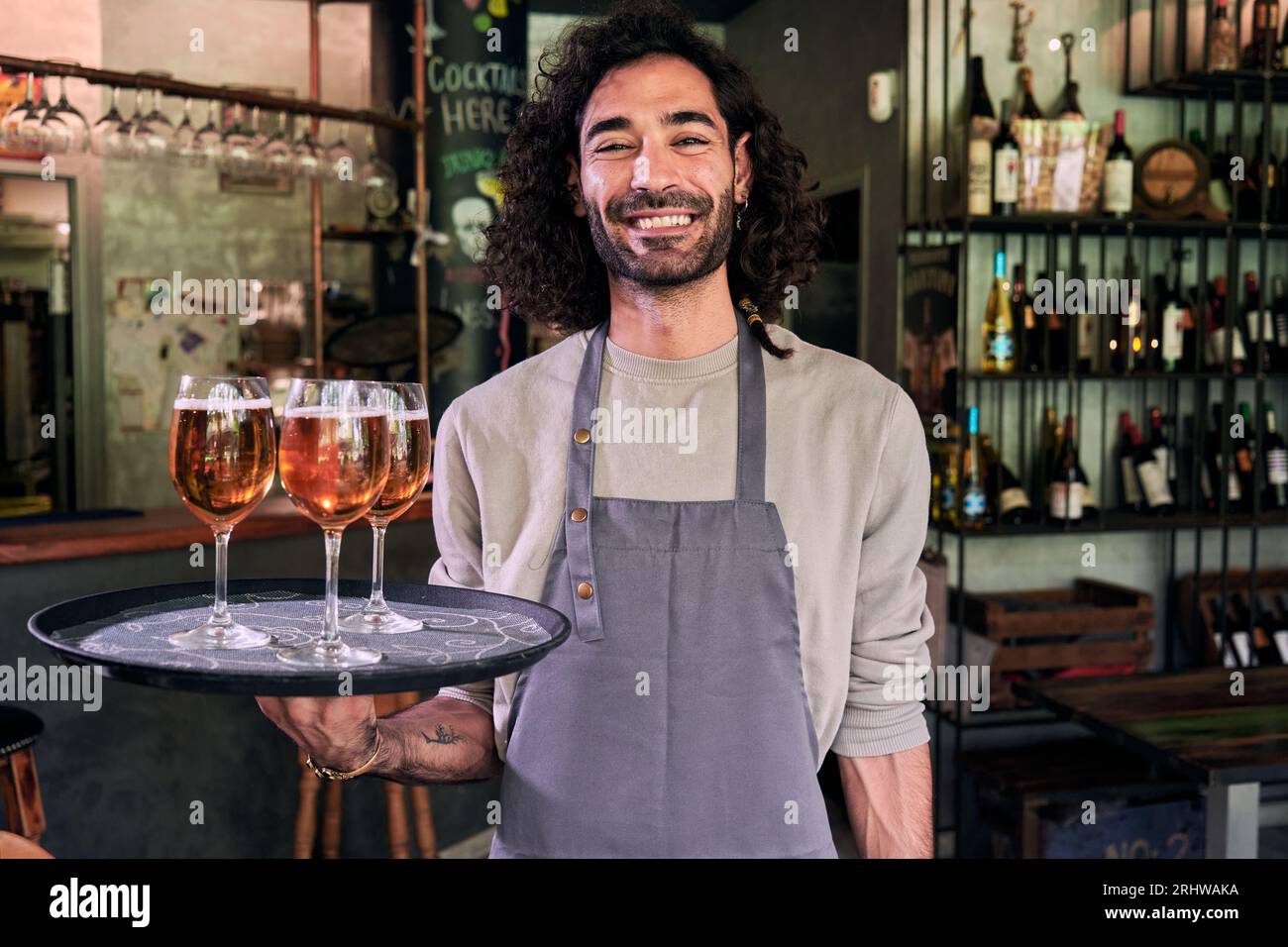Man carrying tray of beer hi-res stock photography and images - Alamy