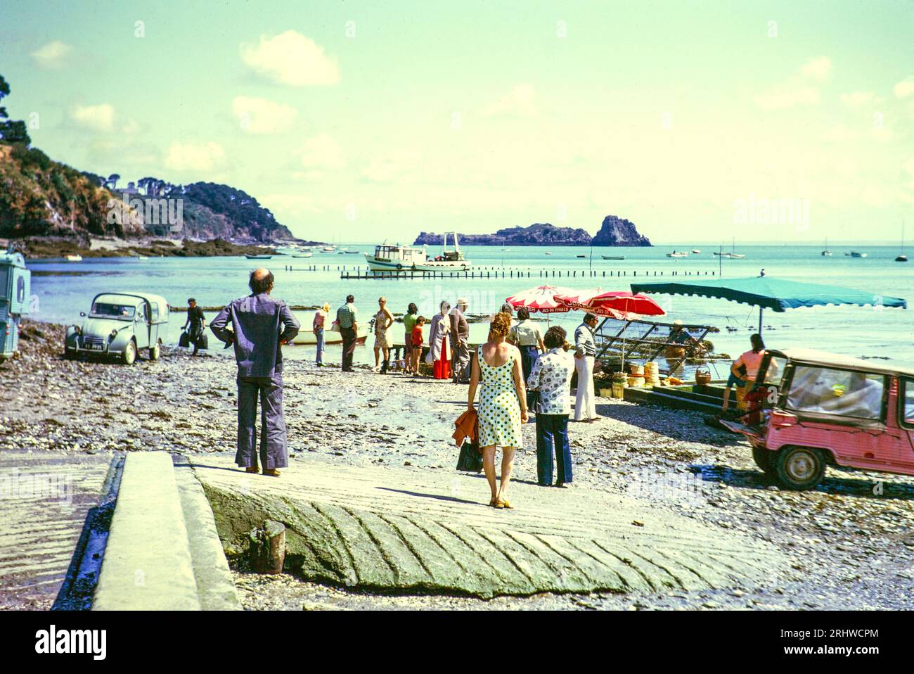 Oyster sellers market at Cancale commune in the Ille-et-Vilaine department, Brittany, northwestern France, 1975 Stock Photo
