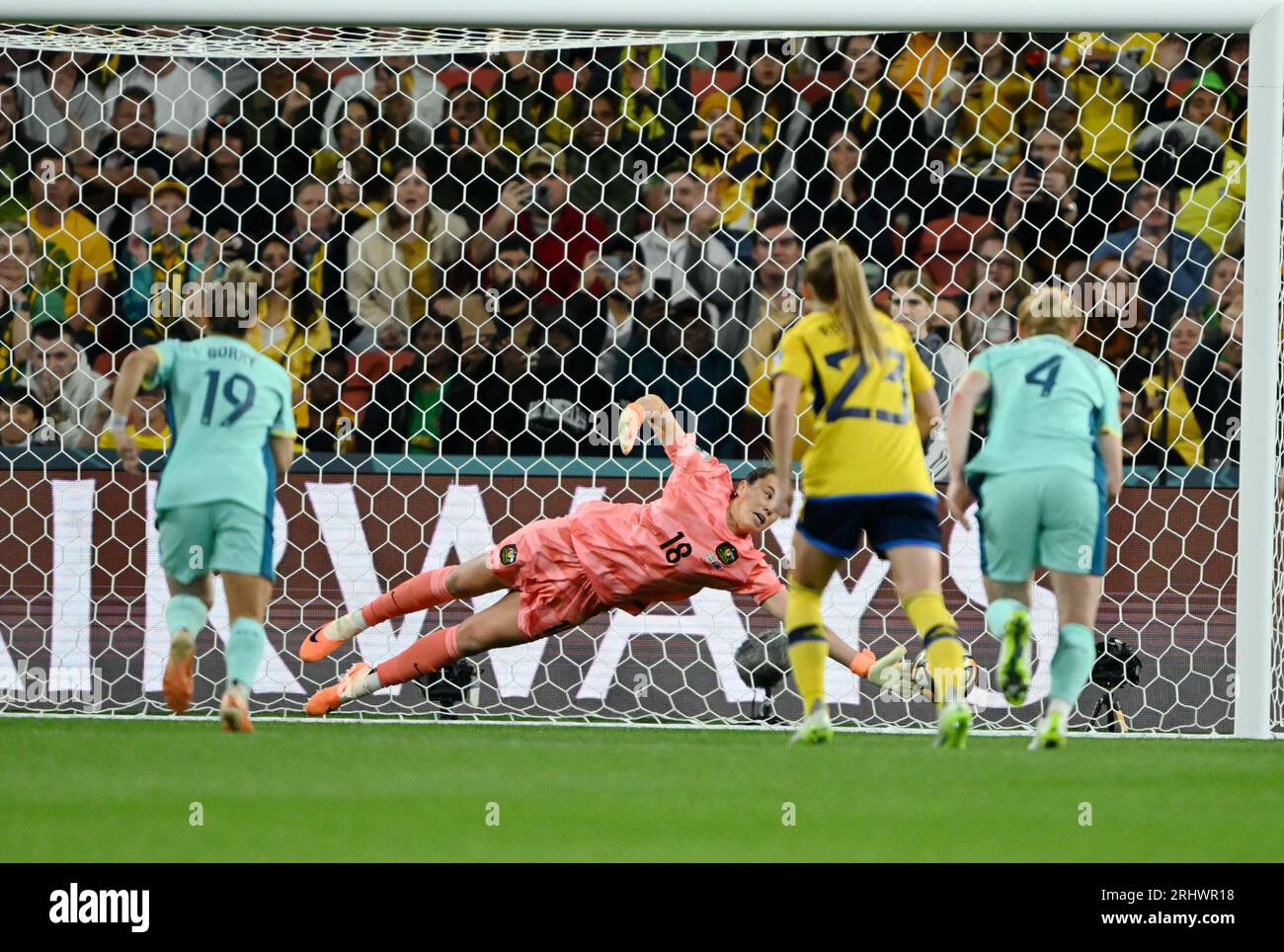 Brisbane, Australia. 19th Aug, 2023. Australia's goalkeeper Mackenzie Arnold (2nd L) fails to save the penalty kick by Sweden's Fridolina Rolfo during the third place play-off between Sweden and Australia at the 2023 FIFA Women's World Cup in Brisbane, Australia, Aug. 19, 2023. Credit: Li Yibo/Xinhua/Alamy Live News Stock Photo