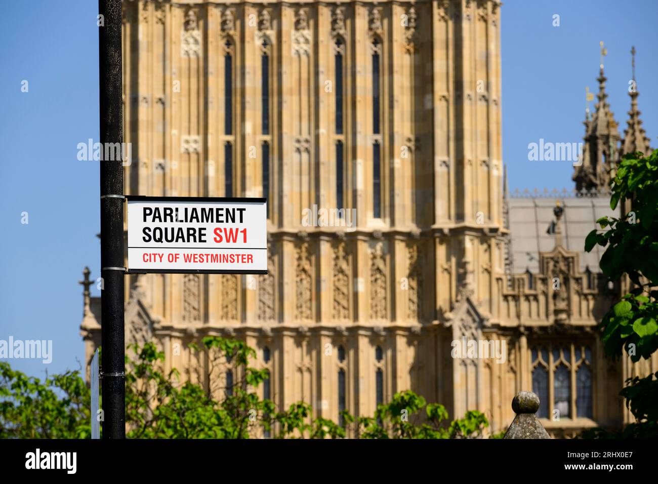 A Parliament Square road sign with the Palace of Westminster in the background. The Palace of Westminster is where the House of Commons and the House Stock Photo