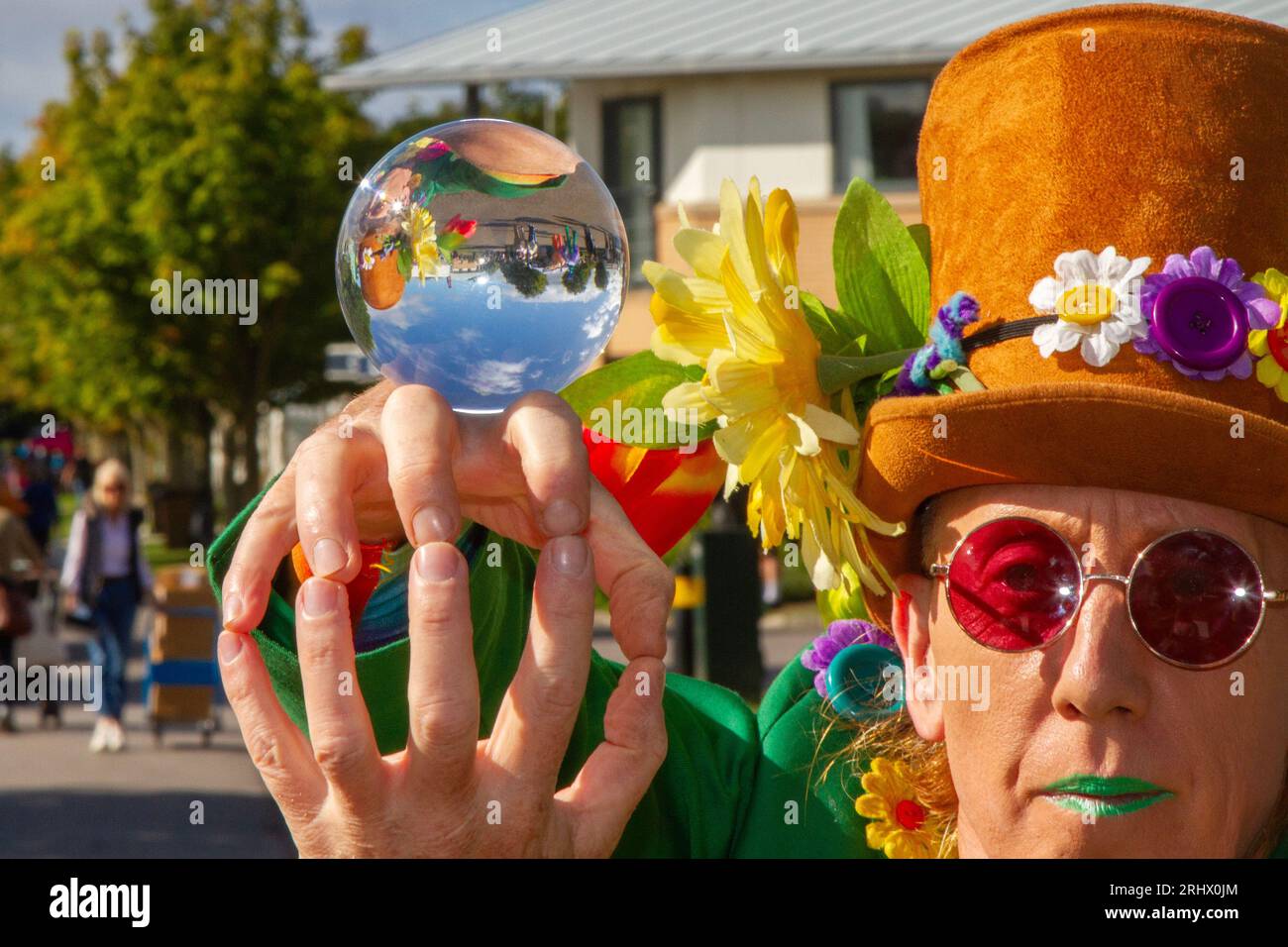 Refraction optical illusion distortion hi-res stock photography and ...