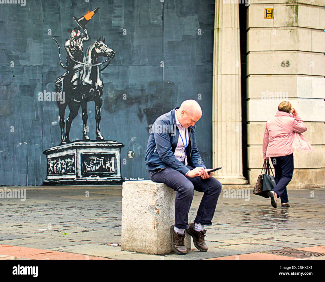 Glasgow, Scotland, UK. 19th  August, 2023. Banksy fever continues as the rat as the duke tips his hat to passers by in the mural by rebel bear.  Credit Gerard Ferry/Alamy Live News Stock Photo
