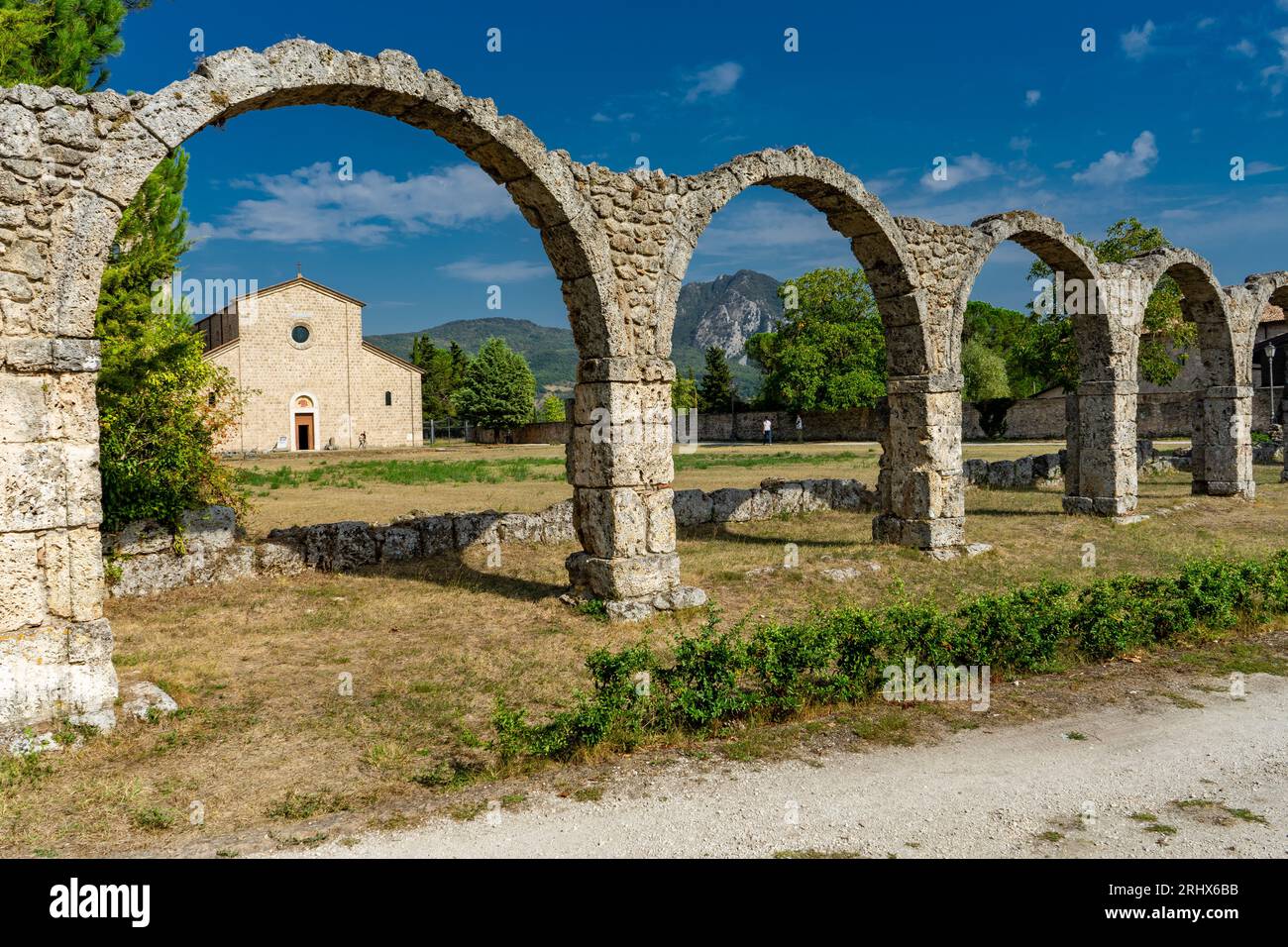 Archaeological site of San Vincenzo al Volturno Stock Photo - Alamy