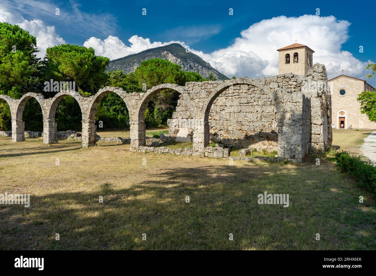 Archaeological site of San Vincenzo al Volturno Stock Photo - Alamy