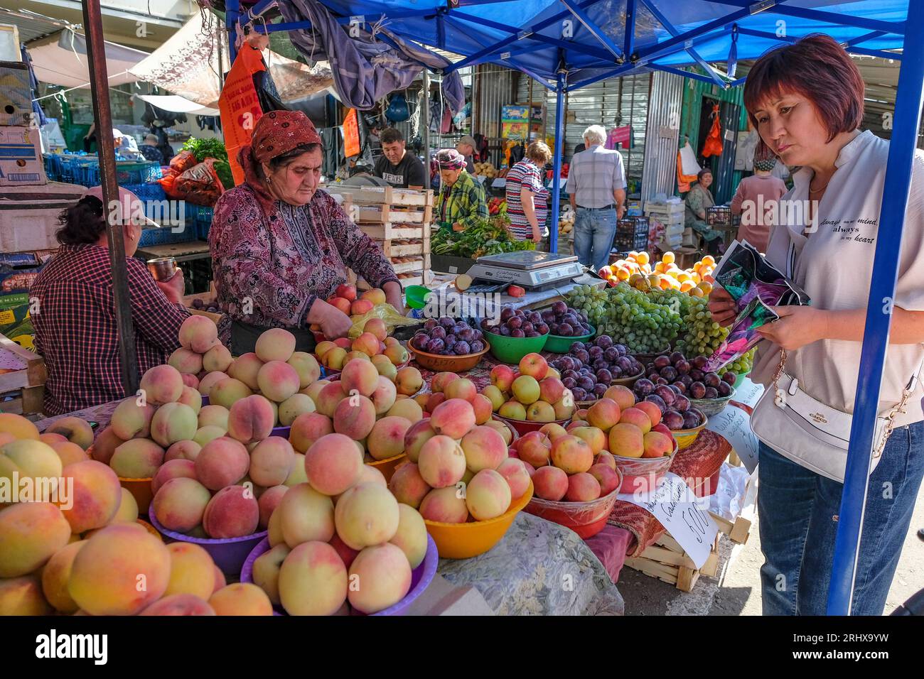 Karaganda, Kazakhstan - August 18, 2023: Fruit vendors at the New Bazaar in Karaganda, Kazakhstan. Stock Photo