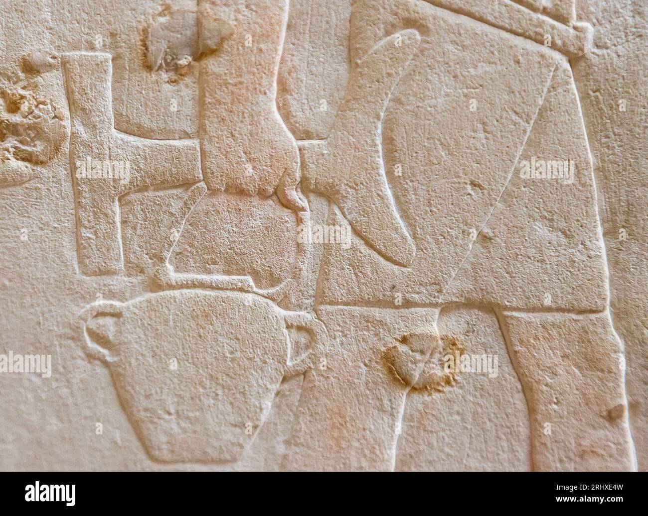 Egypt, Saqqara, tomb of Ankhmahor, procession of offering bringers. Vase and headrest. Stock Photo
