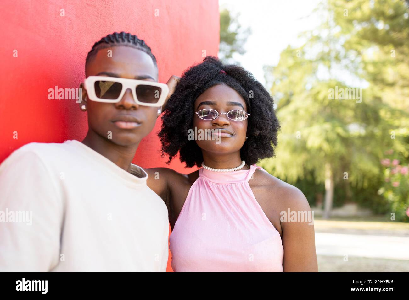 Couple teenage black white hi-res stock photography and images - Alamy
