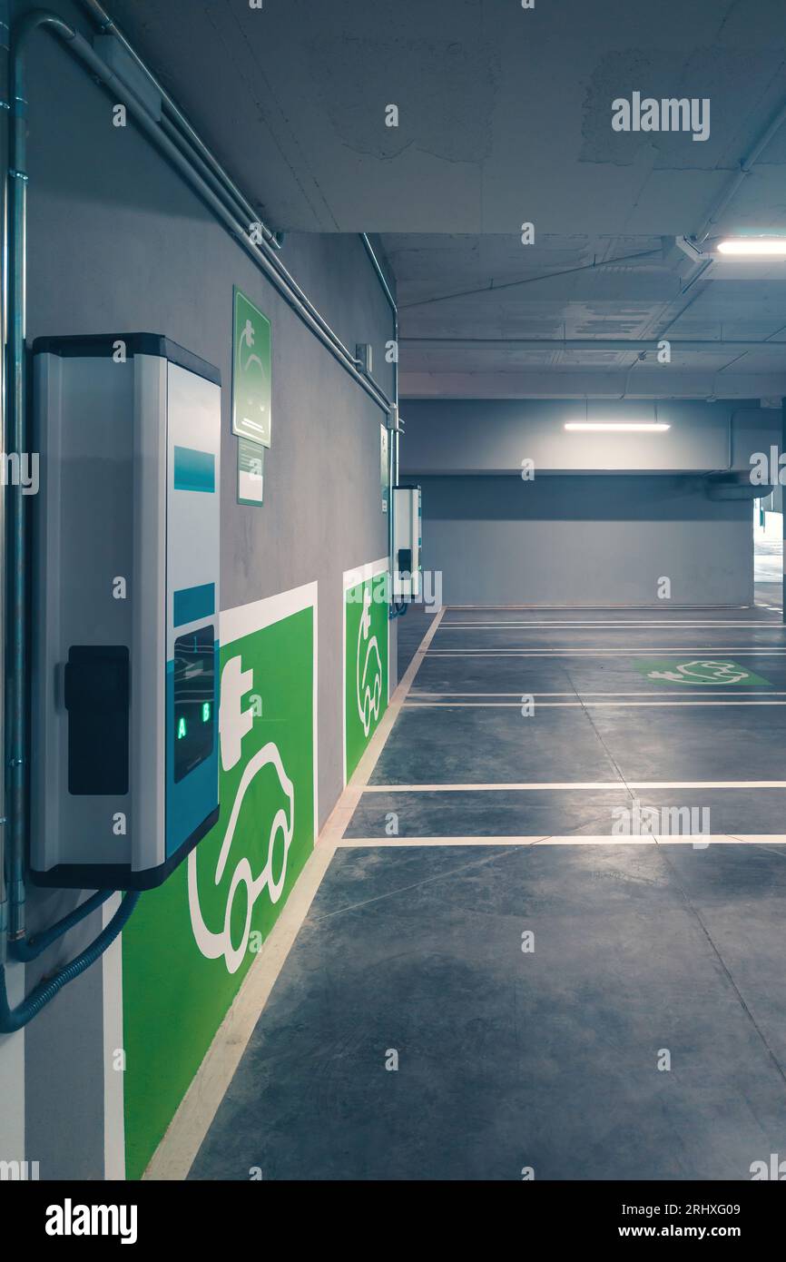 Electric car charger signs and charging points for electric vehicles on ...