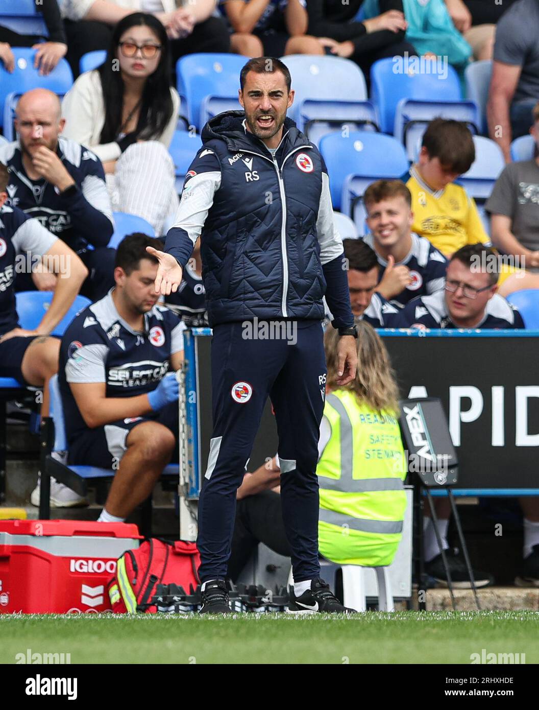 Reading Manager Ruben selles reading hi-res stock photography and images - Alamy