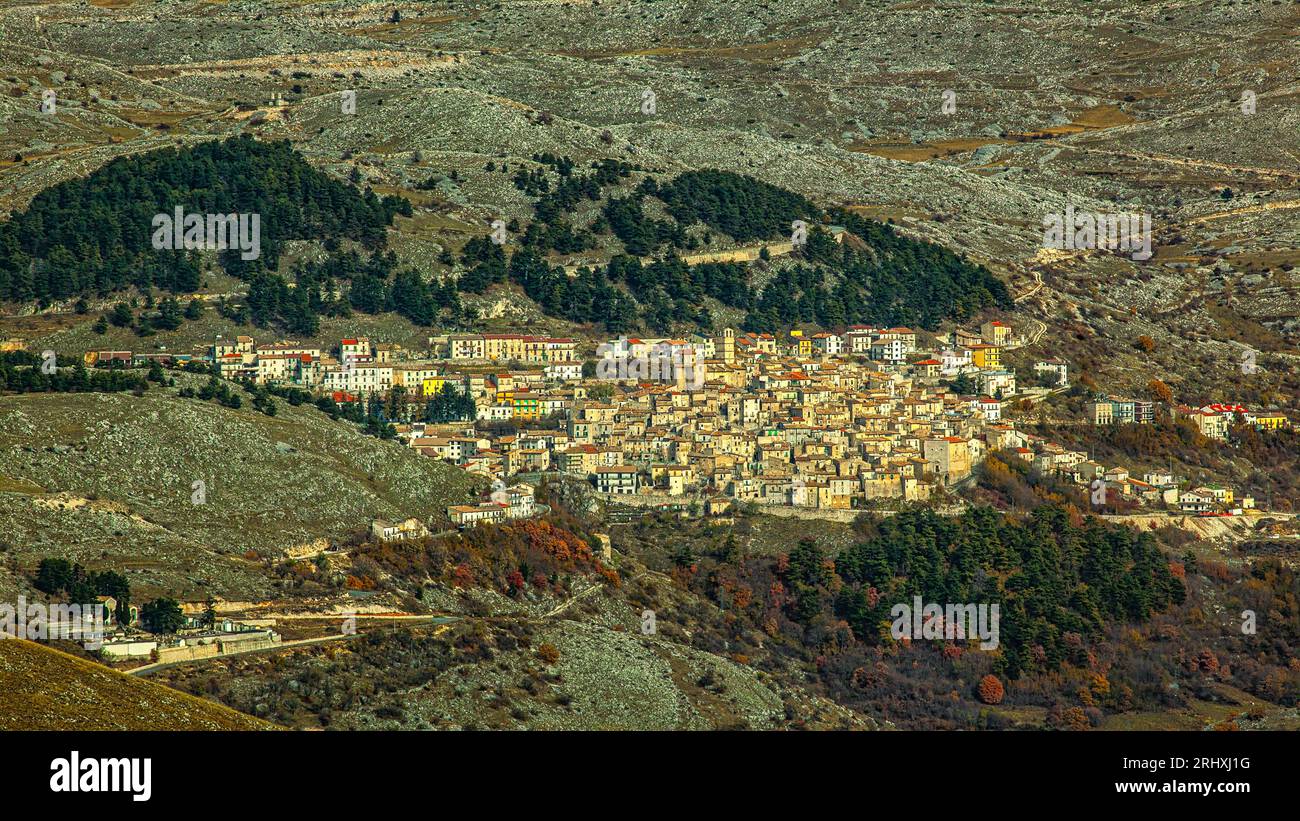 Panorama of the ancient and medieval village of Castel del Monte, restored after the 2017 earthquake. Castel del Monte, L'Aquila province, Abruzzo Stock Photo