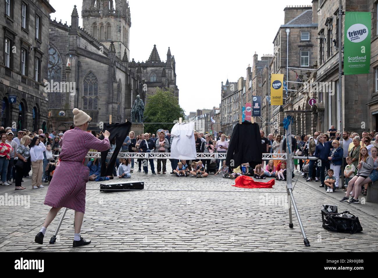 Royal Mile Edinburgh Scotland UK 19 August 2023 Edinburgh Festival royal-mile-edinburgh-scotland-uk-19-august-2023-edinburgh-festival