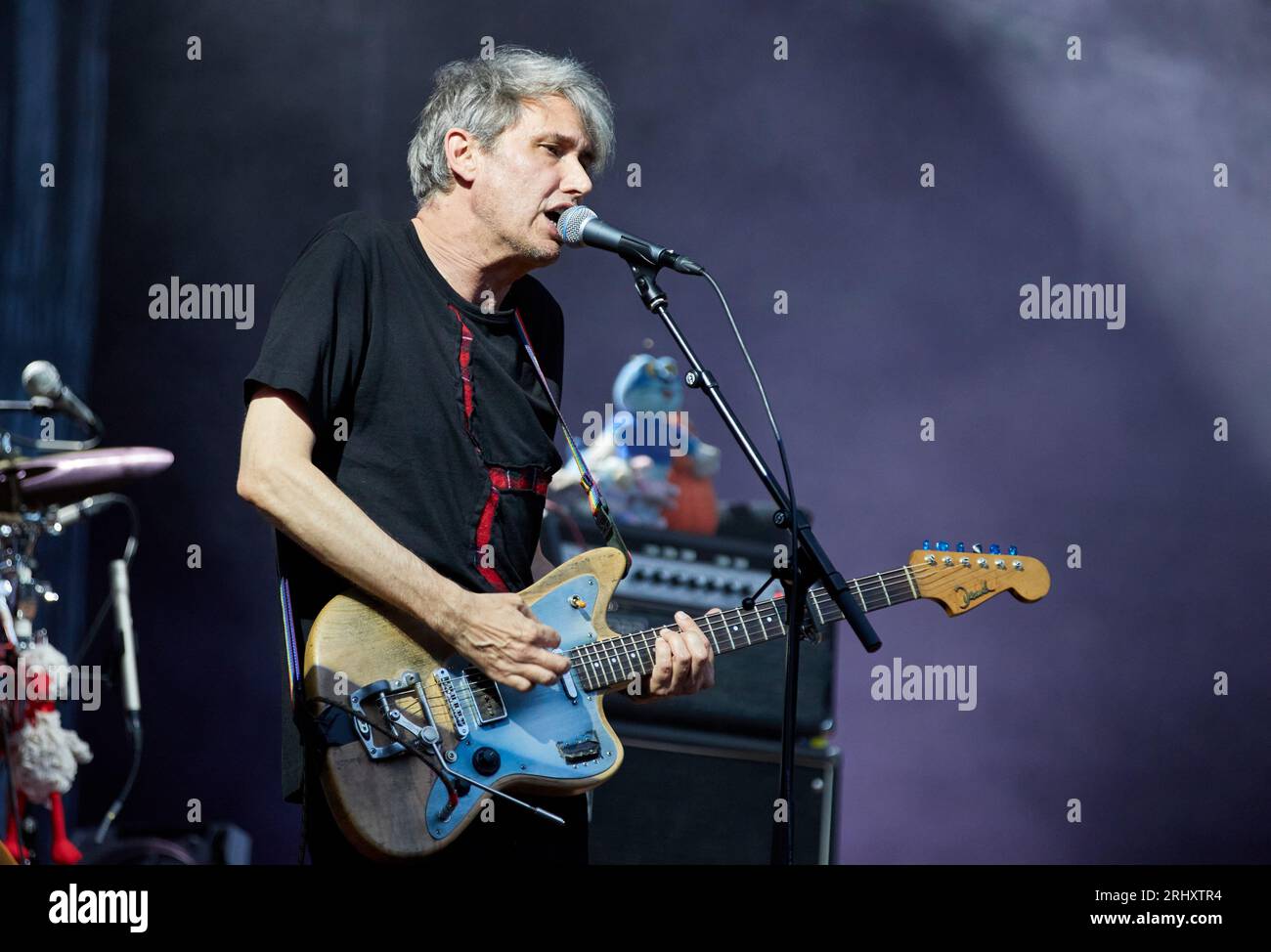 Hamburg, Germany. 19th Aug, 2023. The musician Dirk von Lowtzow from the rock band Tocotronic from Hamburg stands on the open-air stage in the city park. The concert took place as part of the 'Nie wieder Krieg Tour 2023'. Credit: Georg Wendt/dpa/Alamy Live News Stock Photo