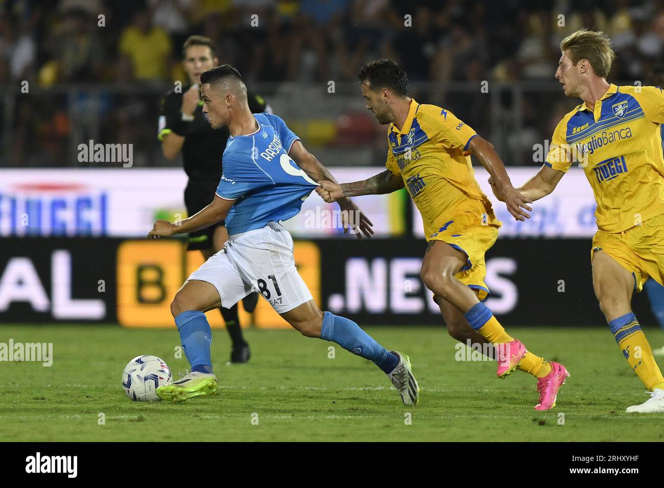 Frosinone, Italy. 19th Aug, 2023. Giacomo Raspadori of SSC Napoli and Francesco Gelli of Frosinone Calcioduring the 1st matchday of Serie A Championship between Frosinone Calcio - SSC Napoli on August 19, 2023 at Benito Stirpe Stadium in Frosinone, Italy. Credit: Independent Photo Agency/Alamy Live News Stock Photo
