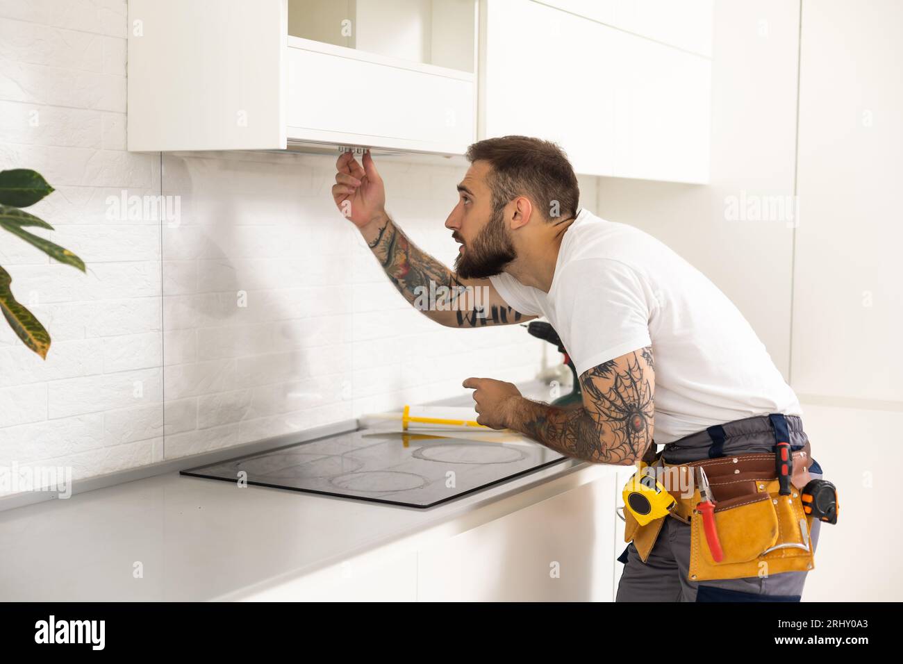 Repairman repairing kitchen extractor hi-res stock photography and ...
