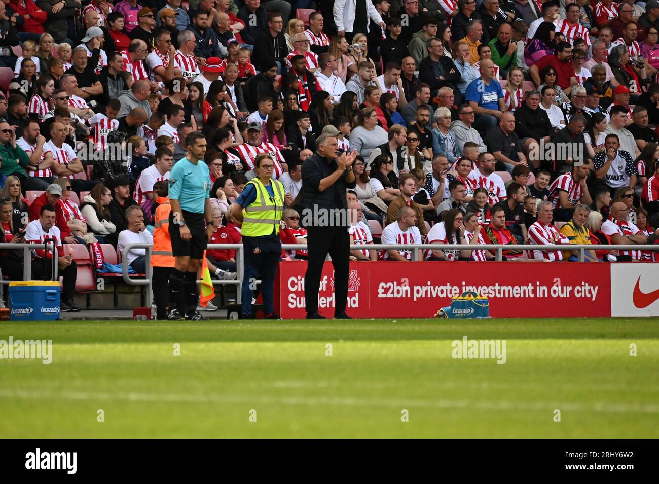 Sunderland AFC manager Tony Mowbray watches on as his side face Rotherham United. Stock Photo