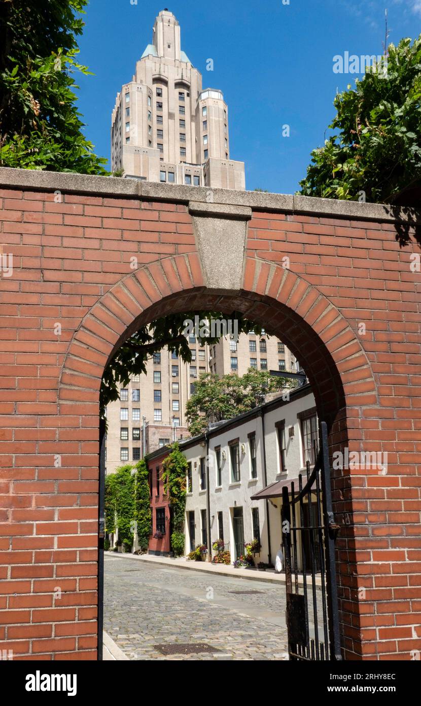 Washington Mews with One Fifth Avenue looming in the background, Greenwich Village, NYC, USA, 2023 Stock Photo