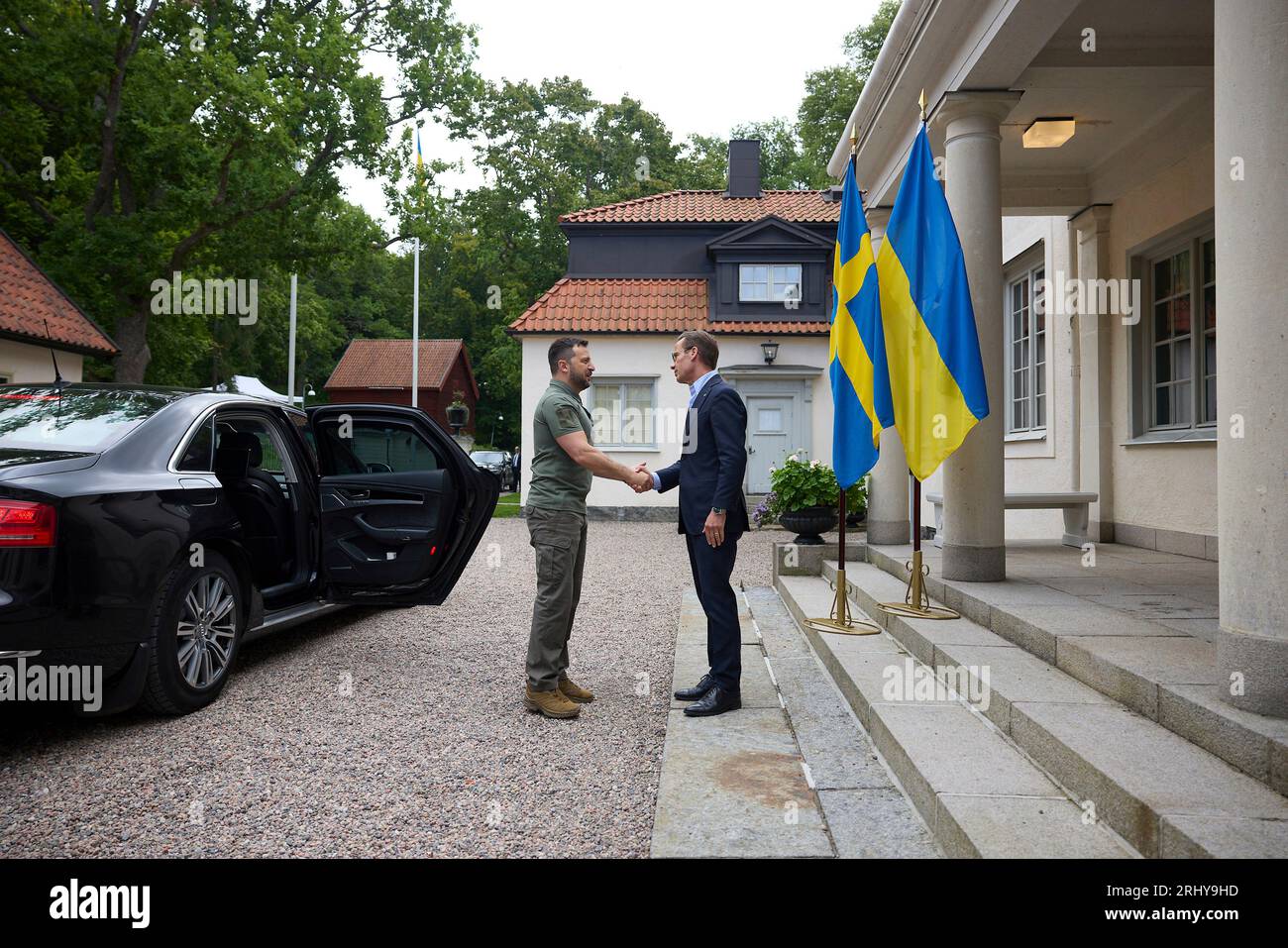 Flen, Sweden. 19th Aug, 2023. Swedish Prime Minister Ulf Kristersson, right, welcomes Ukrainian President Volodymyr Zelenskyy, left, to the historic Harpsund country retreat, August 19, 203 in Flen, Sweden. Credit: Pool Photo/Ukrainian Presidential Press Office/Alamy Live News Stock Photo