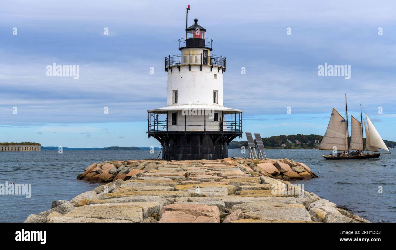 Spring Point Ledge Light - Autumn morning view of historic Spring Point Ledge Light towering at tip of its massive 900-foot granite breakwater, Maine. Stock Photo
