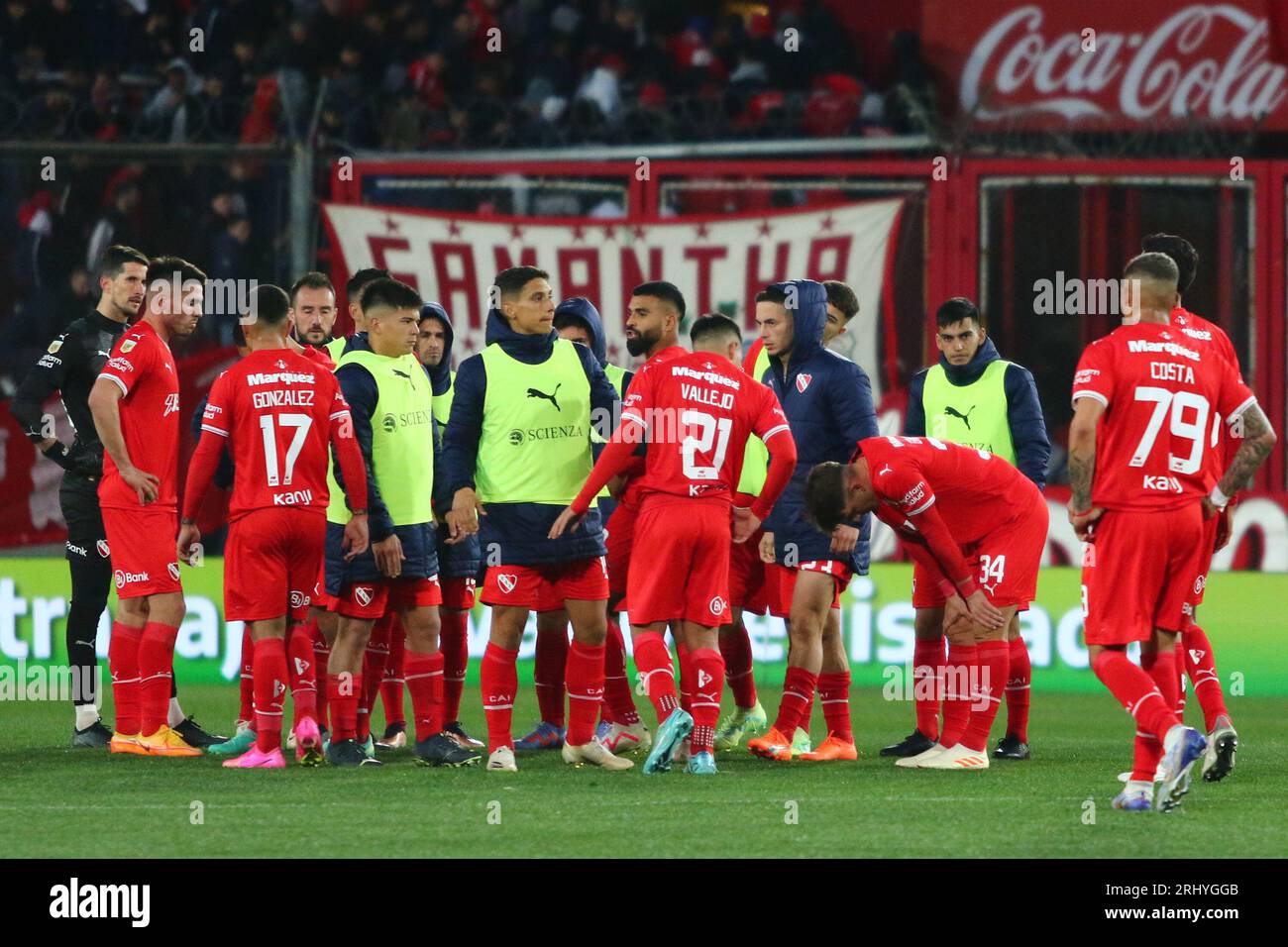 Buenos Aires, Argentina. 19th Aug, 2023. Players of Independiente talking after lost the game for the 1st round of Argentina´s Liga Profesional de Fútbol Binance Cup at Ricardo Bochini Stadium ( Credit: Néstor J. Beremblum/Alamy Live News Stock Photo