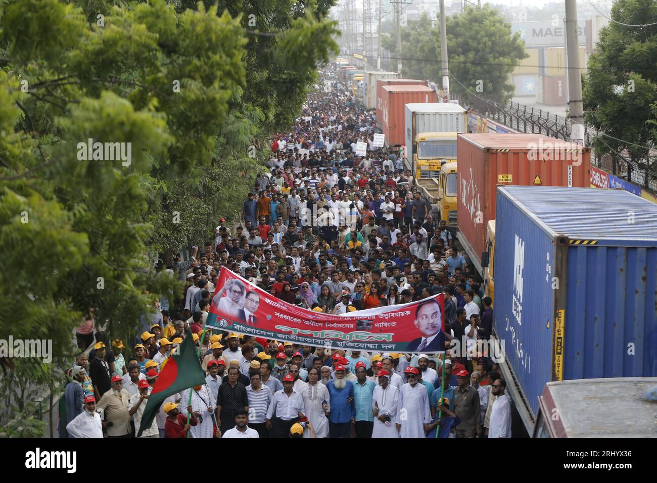 DHAKA, BANGLADESH- AUGUST 18, 2023:  Bangladesh Nationalist Party (BNP) activists take part in a rally demanding the resignation of Prime Minister Sheikh Hasina, in Dhaka on August 18, 2023. Stock Photo