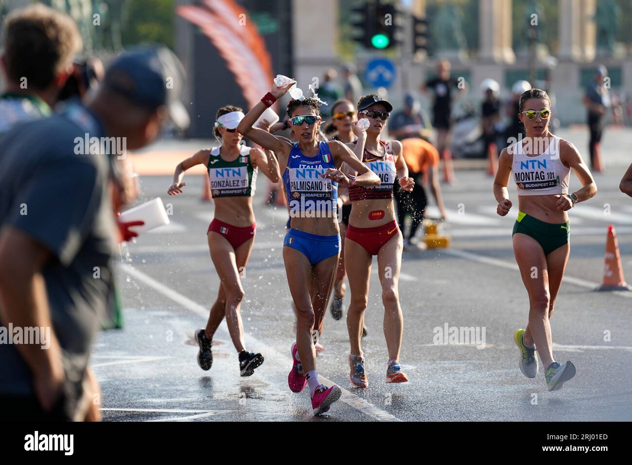 Antonella Palmisano, of Italy, pours water over her head in the Women's ...
