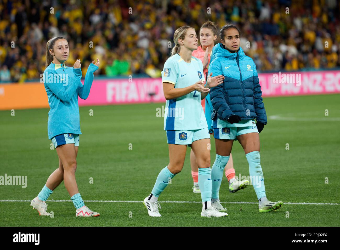 Brisbane, Australia. 19th Aug, 2023. Australian players thank the crowd after the FIFA Women's World Cup Australia and New Zealand 2023 Third Place match between Sweden and Australia at Brisbane Stadium on August 19, 2023 in Brisbane, Australia Credit: IOIO IMAGES/Alamy Live News Stock Photo