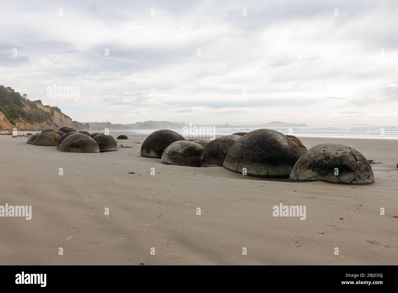 Boulders in a row hi-res stock photography and images - Alamy