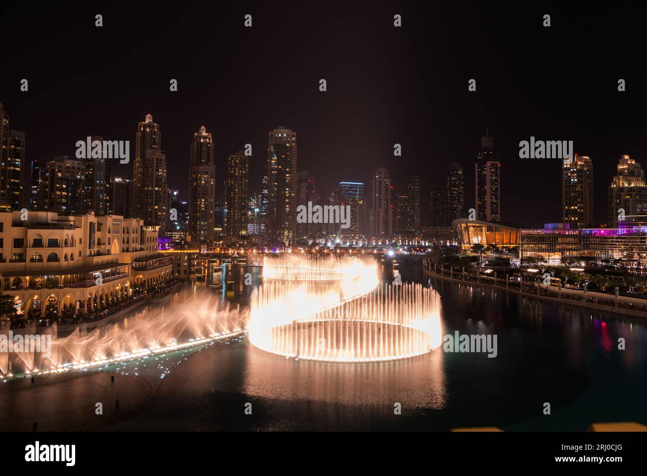Unique view of Dubai Dancing Fountain show at night Stock Photo - Alamy