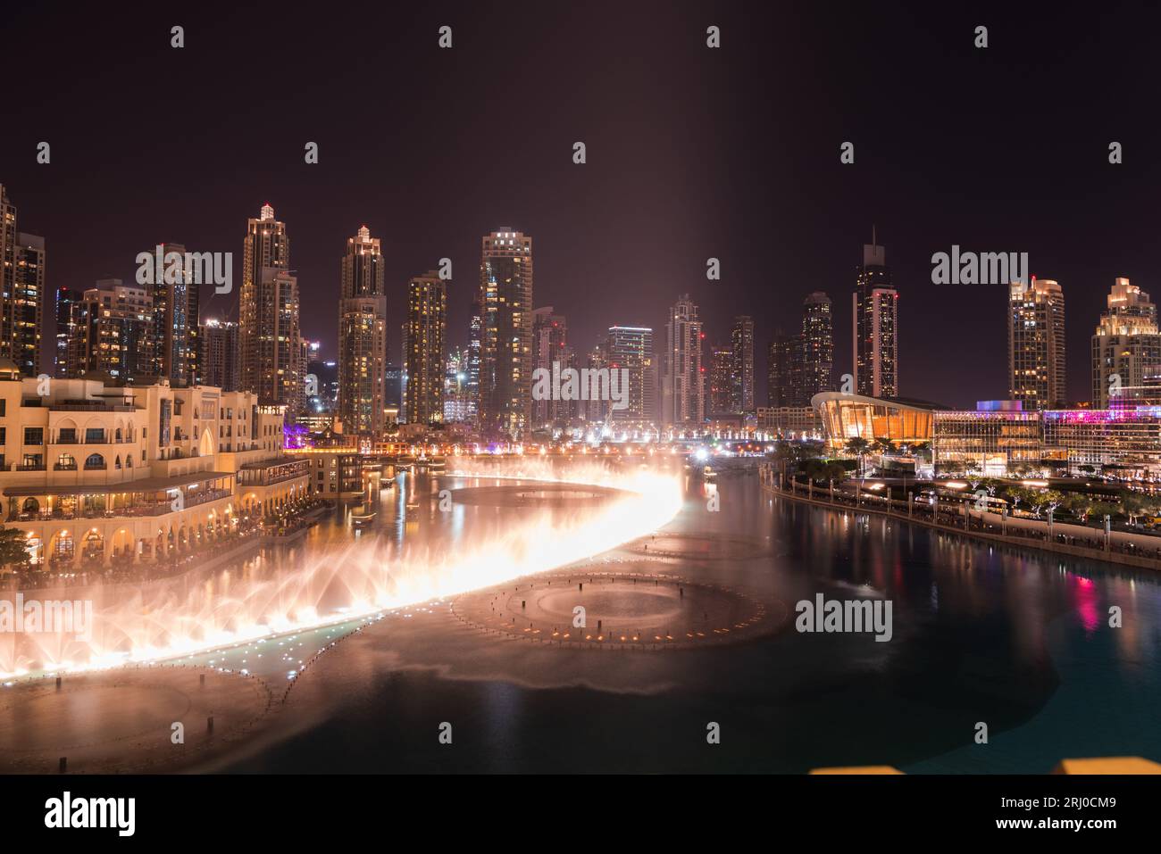 Unique view of Dubai Dancing Fountain show at night Stock Photo - Alamy